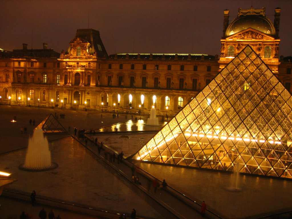 Louvre Pyramid, Cour Napoléon