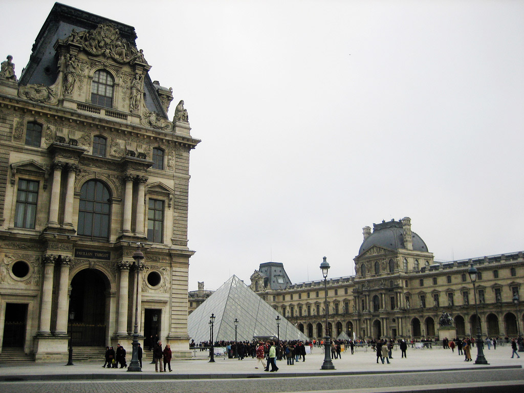 Musee du Louvre, Cour Napoleon